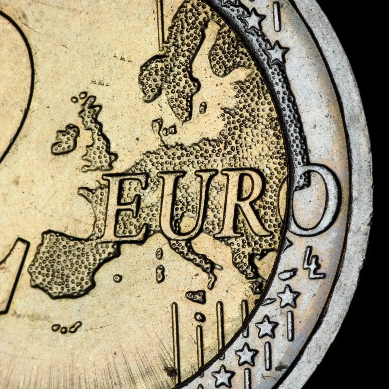 Stock Market Bonanza or Savings Paradise: The Great Puzzle of Interest or Returns - Wonders of Luxury