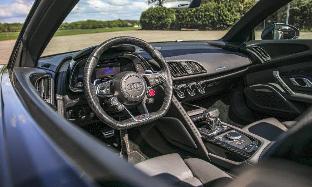 AUDI R8 SPYDER V10 - Wonders of Luxury