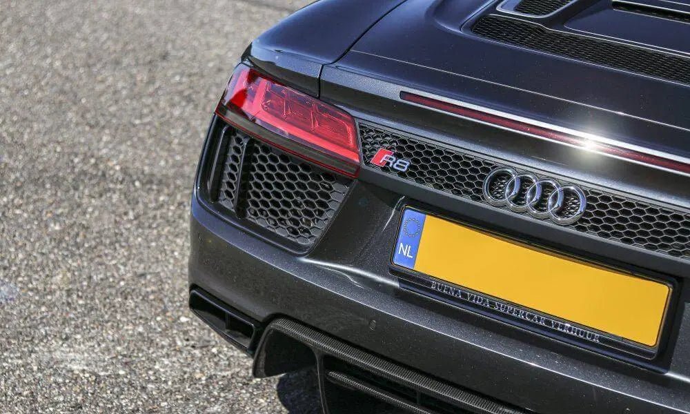 AUDI R8 SPYDER V10 - Wonders of Luxury