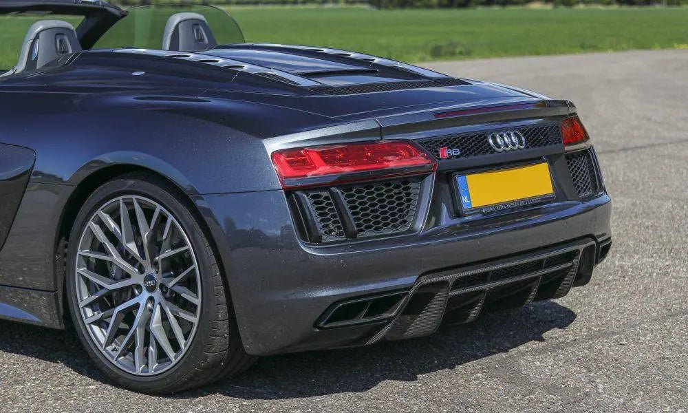 AUDI R8 SPYDER V10 - Wonders of Luxury