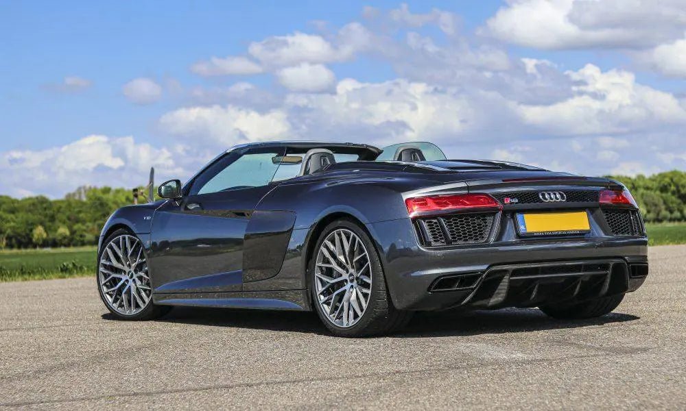 AUDI R8 SPYDER V10 - Wonders of Luxury