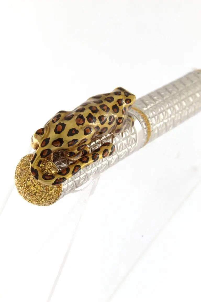 Luxury design fountain pen with leopard design head