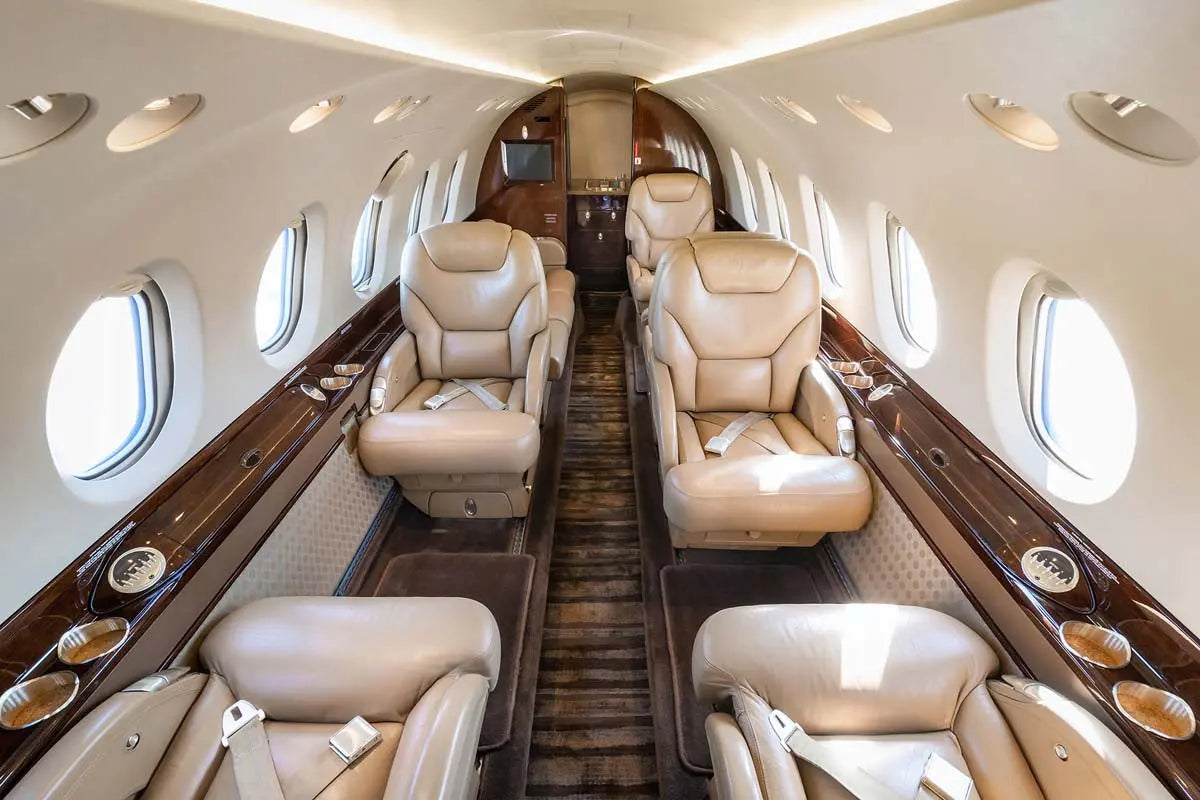 Midsize Private Jet HAWKER-800 XP Jet Maximum flight time