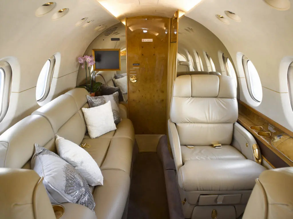 Midsize Private Jet HAWKER-800 XP Jet Maximum flight time