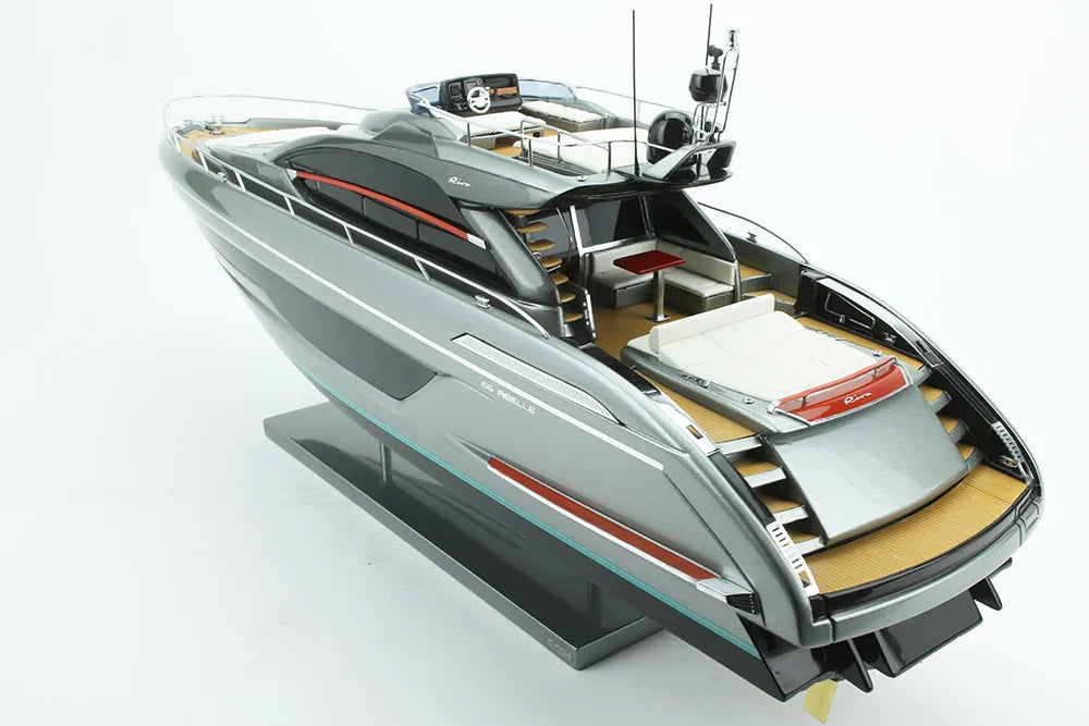 Image Zoom Riva Ribelle 66′ (Grey Shark)