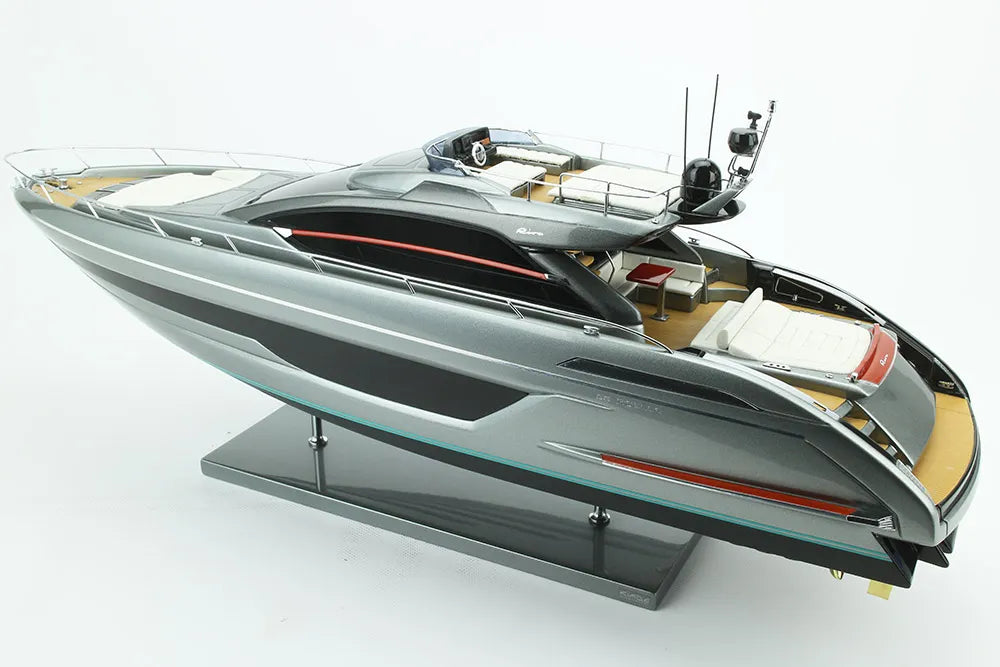 Image Zoom Riva Ribelle 66′ (Grey Shark)