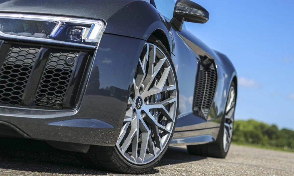 AUDI R8 SPYDER V10 - Wonders of Luxury