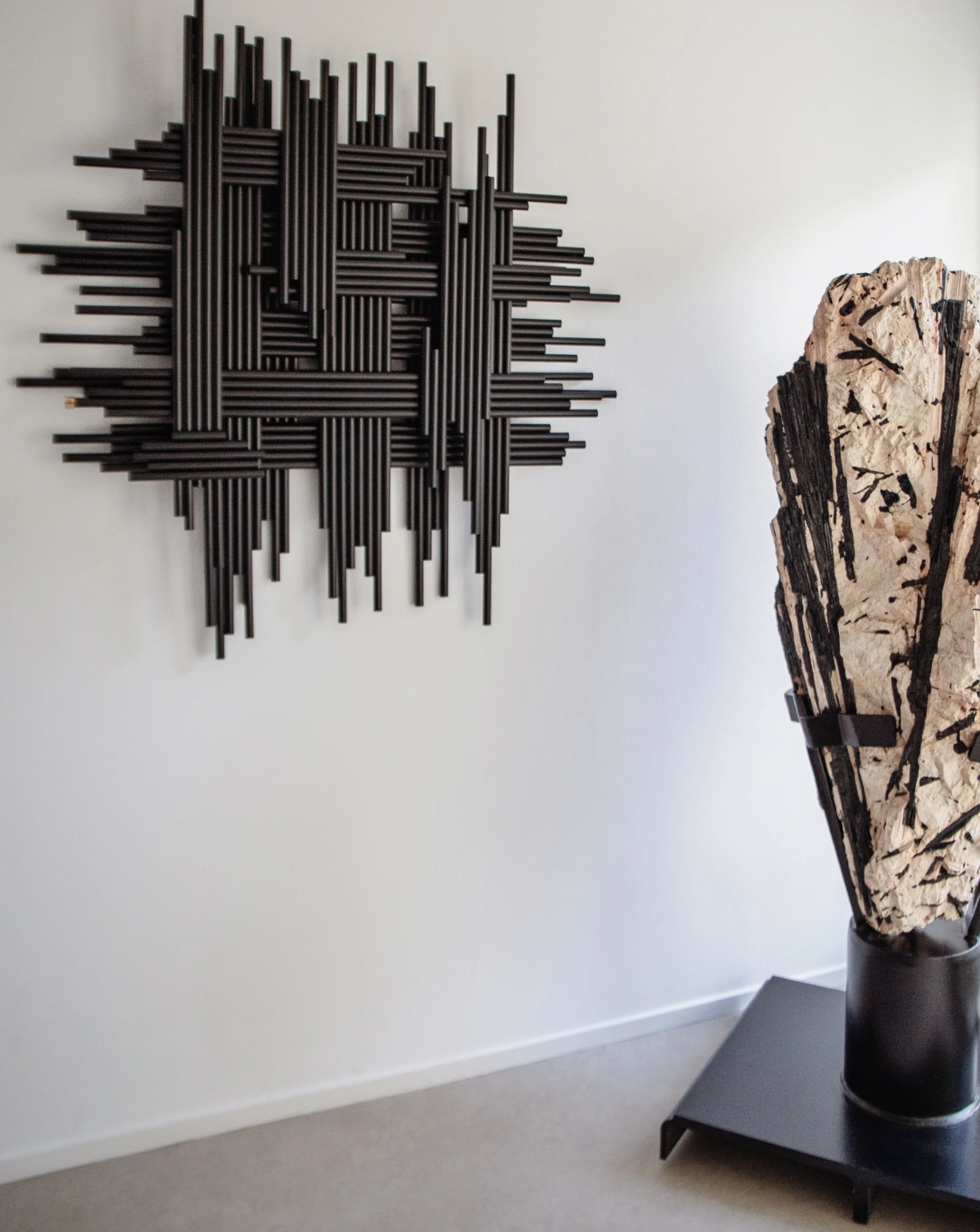 Zwarte toermalijnmatrix op veldspaat Wonders of Luxury