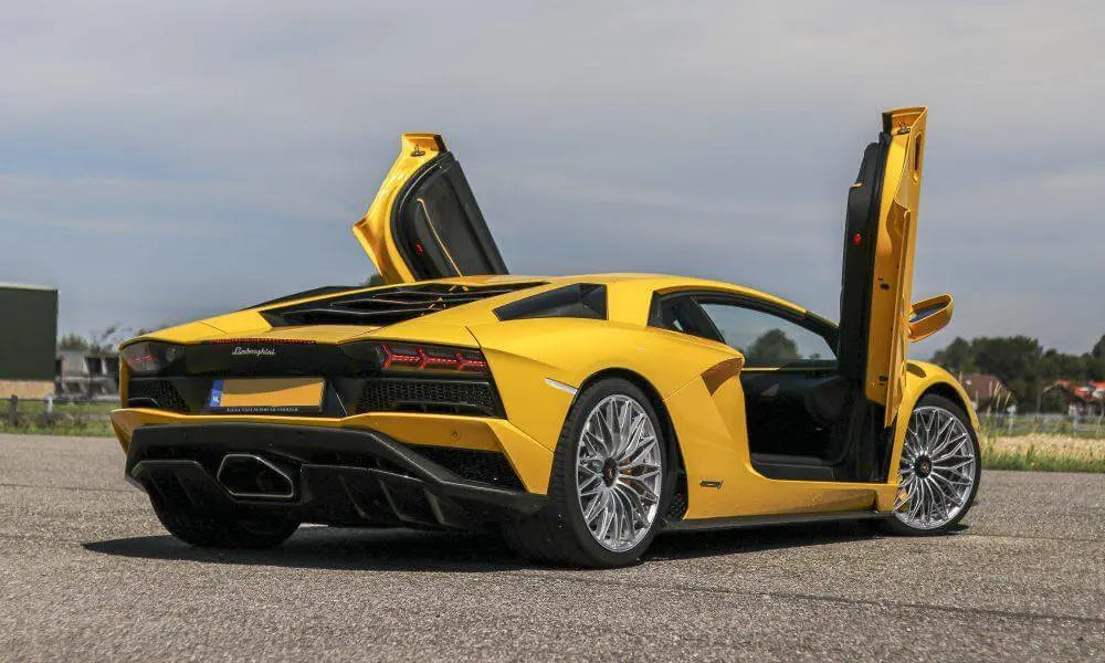 LAMBORGHINI AVENTADOR S