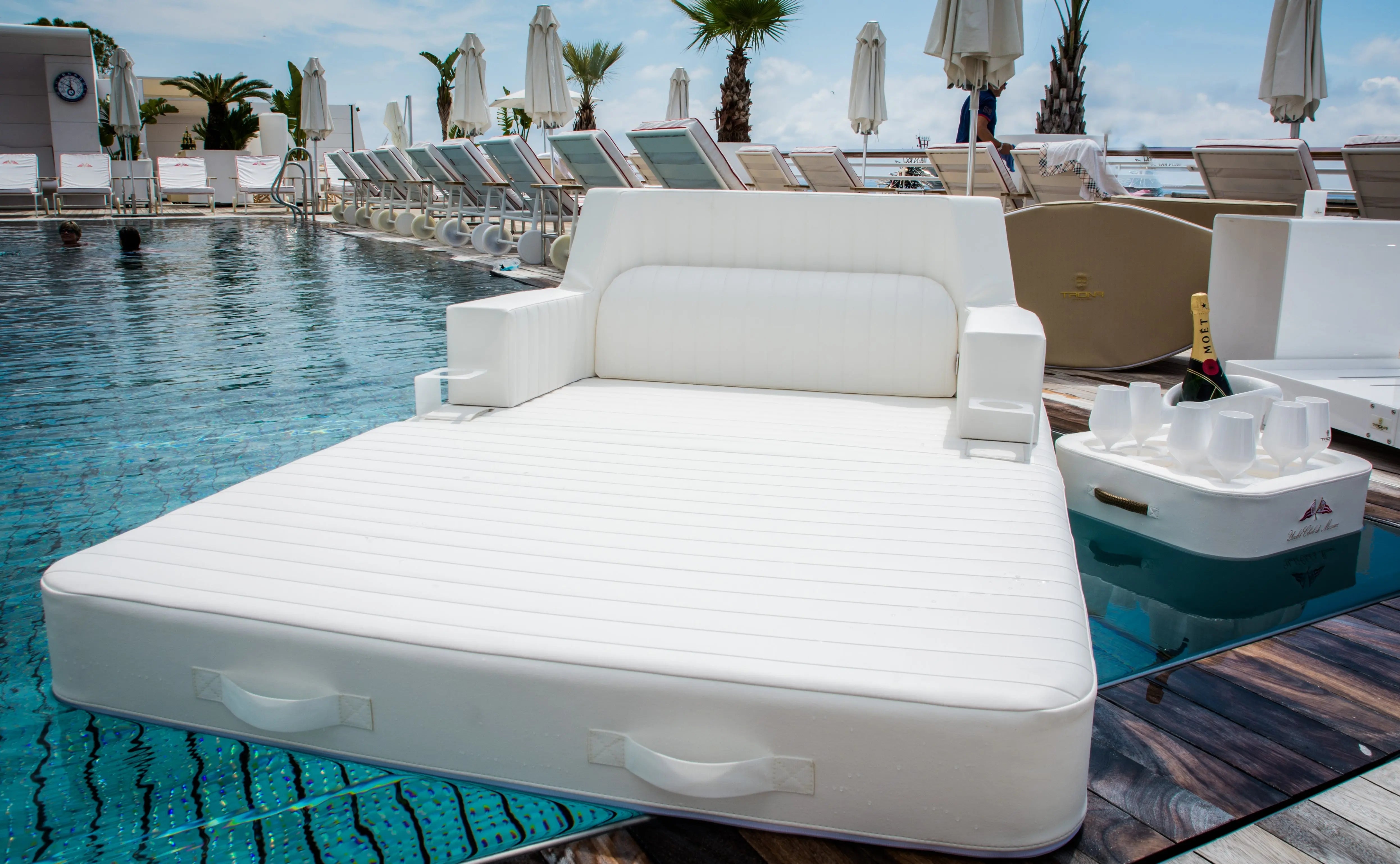 Trona Floating Armchair MAGNUM